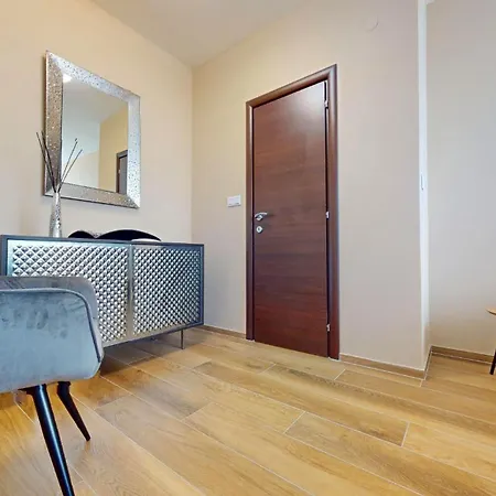 Koloseo Apartment With Parking Apartman